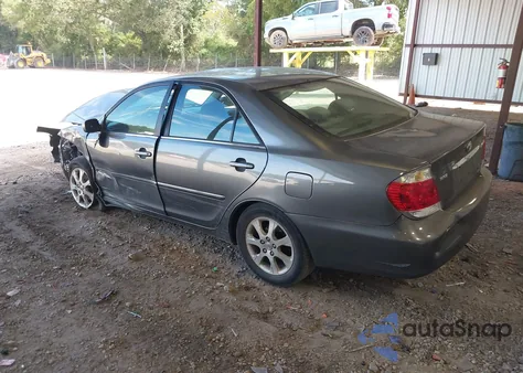2005 Toyota Camry Xle z USA, uszkodzony, nr VIN 4T1BE32K15U968064